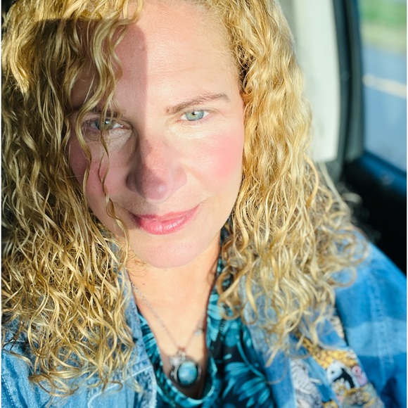 Meet your Posher, Georgette - Picture 2 of 5